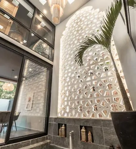 Villa 4br With Pool, Rooftop Bar And Lounge