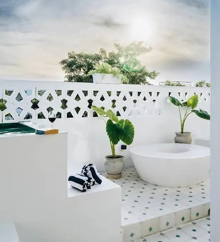 Villa 4br With Pool, Rooftop Bar And Lounge *