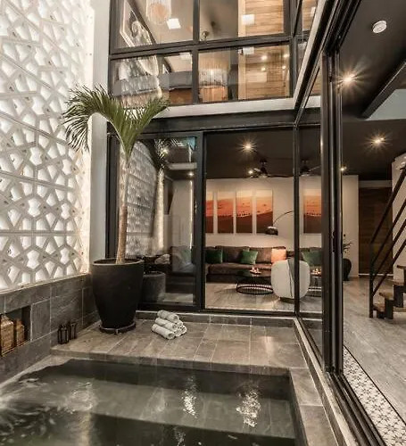 4br With Pool, Rooftop Bar And Lounge Villa